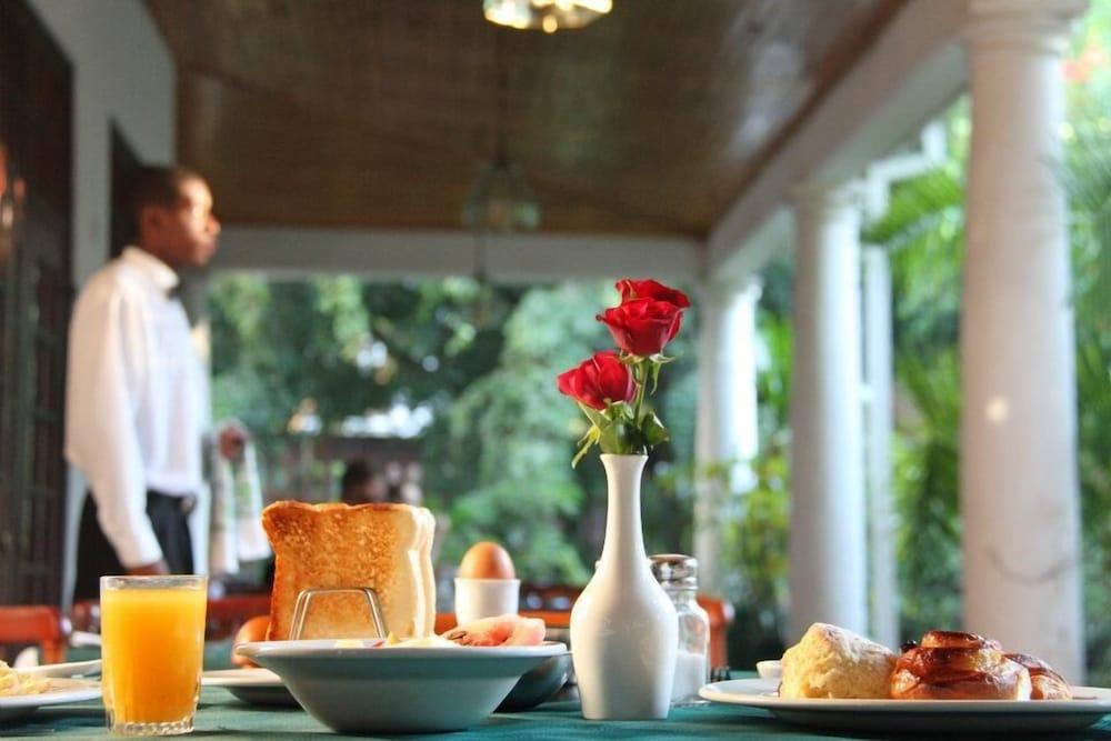 Bronte Hotel Harare Eksteriør billede